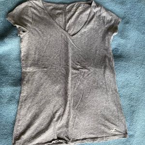 hollister grey v-neck tshirt